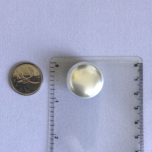 Vintage Large Faux Pearl Clip Ons - Picture 4 of 4